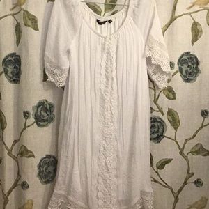 MLLE GABRIEL Womens lace sleeve and bottom dress.